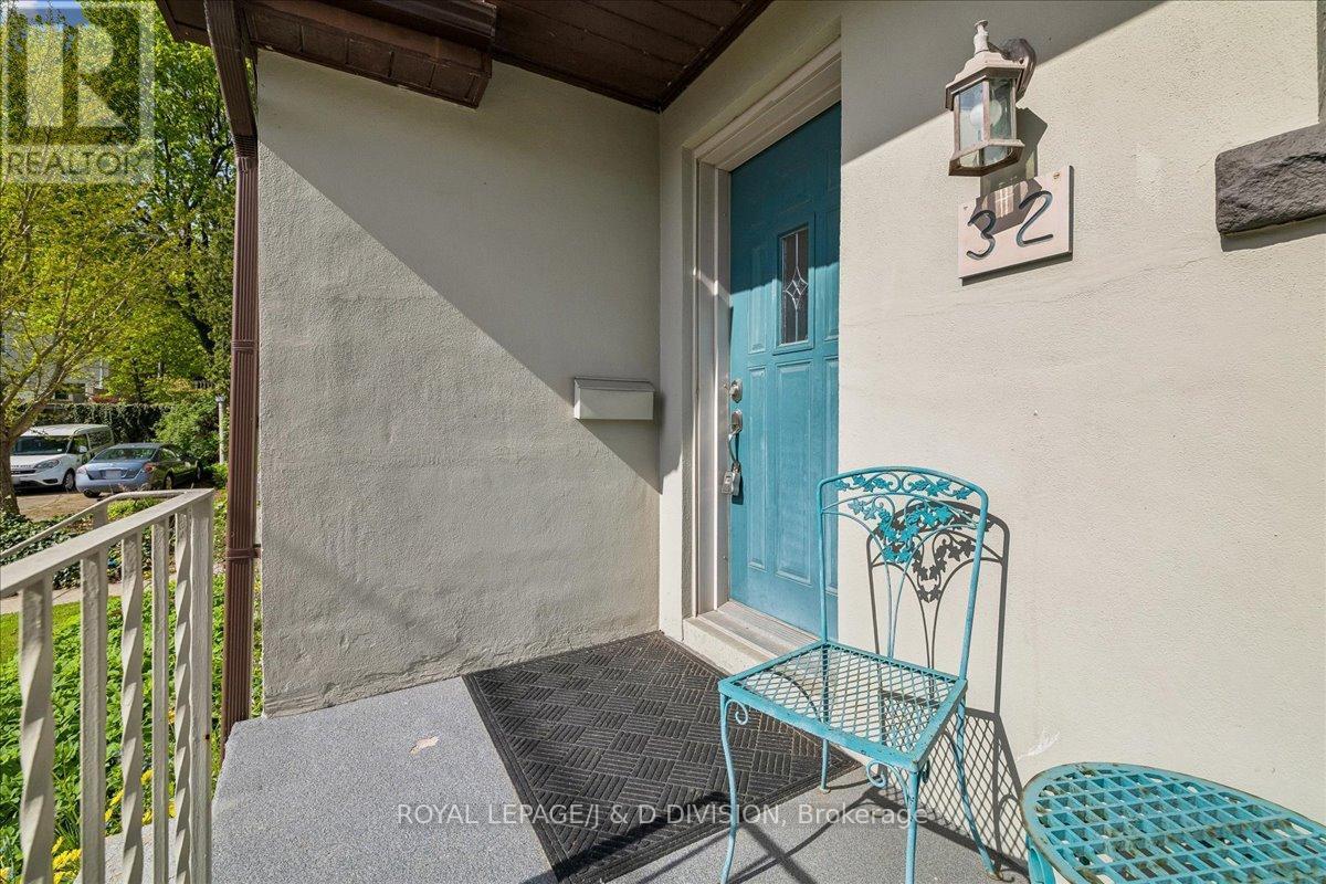 32 Miles Court, Hamilton, ON - Outdoor With Exterior