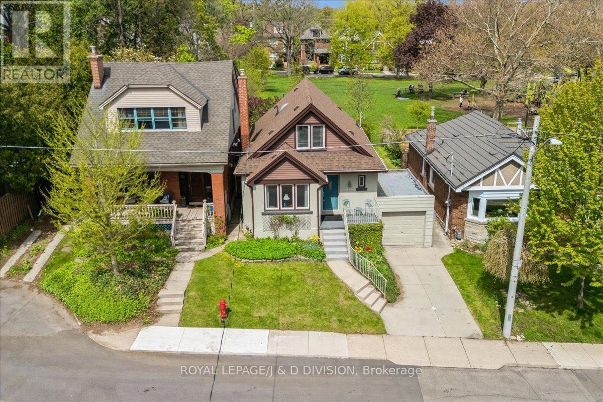 32 Miles Court, Hamilton, ON - Outdoor With Facade