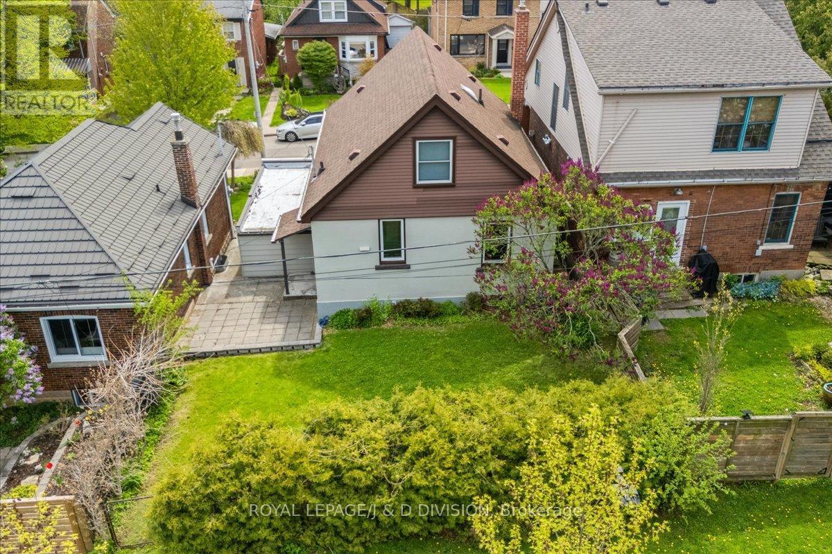 32 Miles Court, Hamilton, ON - Outdoor