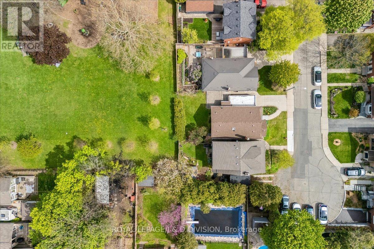 32 Miles Court, Hamilton, ON - Outdoor With View