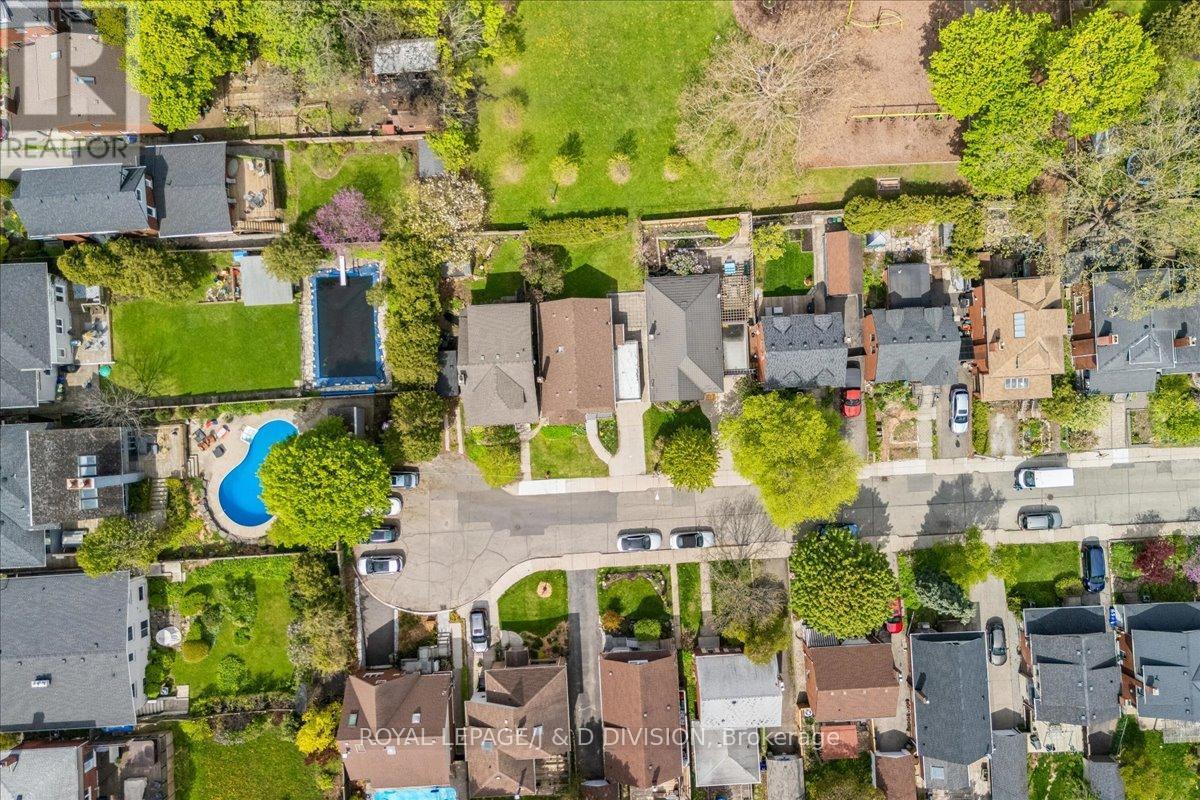 32 Miles Court, Hamilton, ON - Outdoor With View