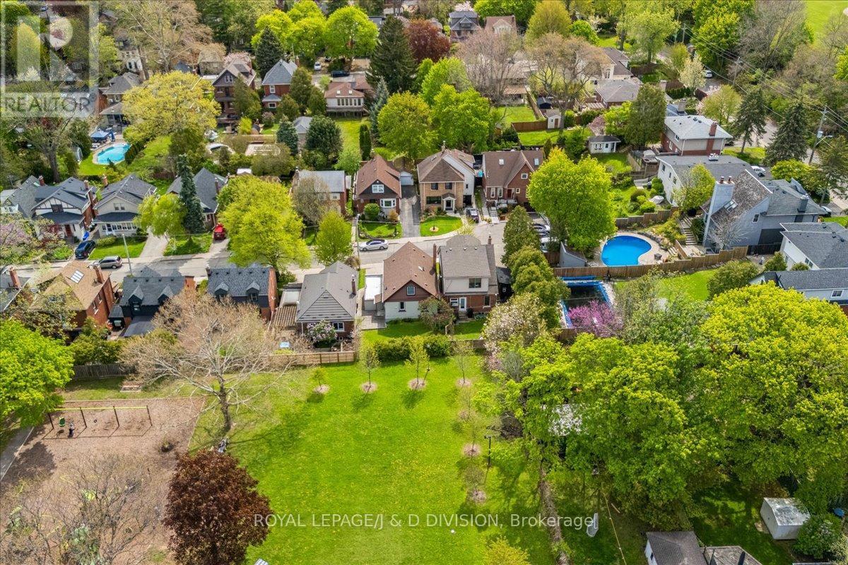 32 Miles Court, Hamilton, ON - Outdoor With View