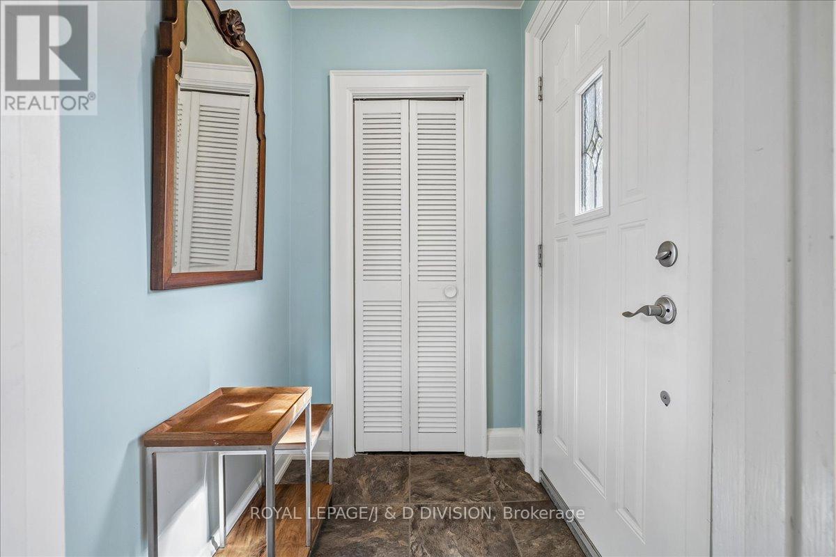 32 Miles Court, Hamilton, ON - Indoor Photo Showing Other Room