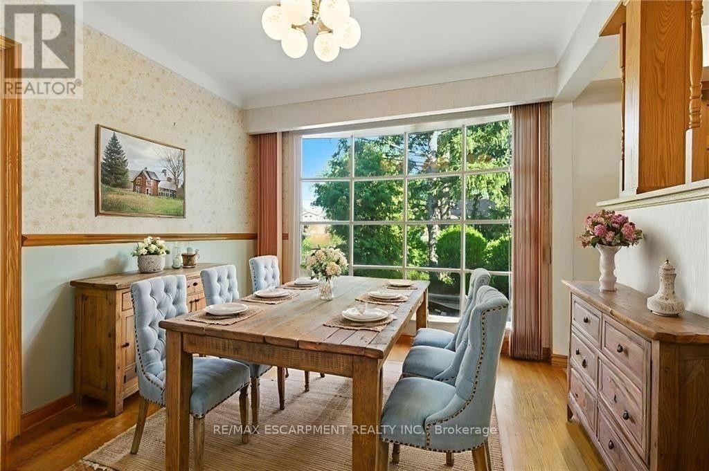 18 Jasper Drive, Hamilton, ON - Indoor Photo Showing Dining Room