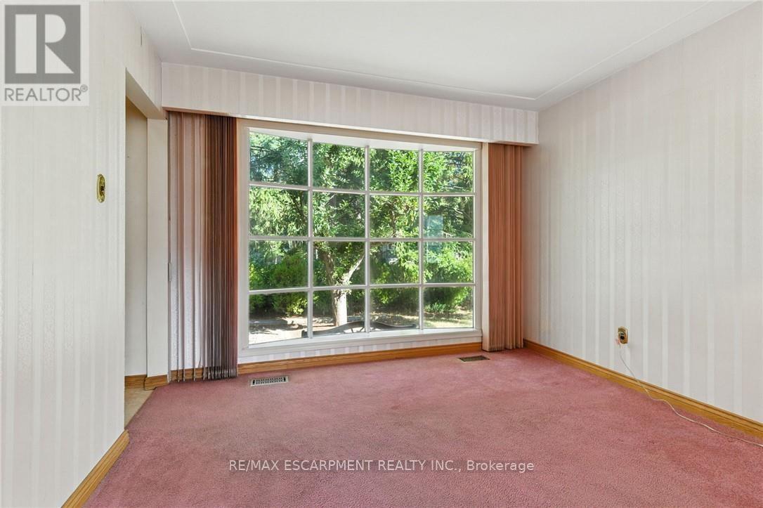 18 Jasper Drive, Hamilton, ON - Indoor Photo Showing Other Room