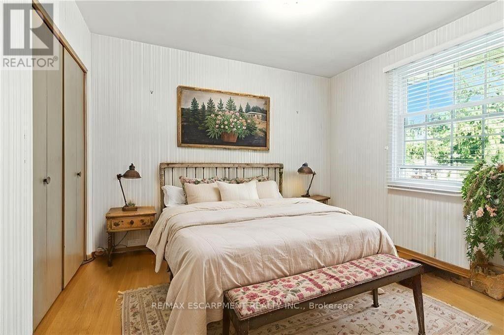 18 Jasper Drive, Hamilton, ON - Indoor Photo Showing Bedroom