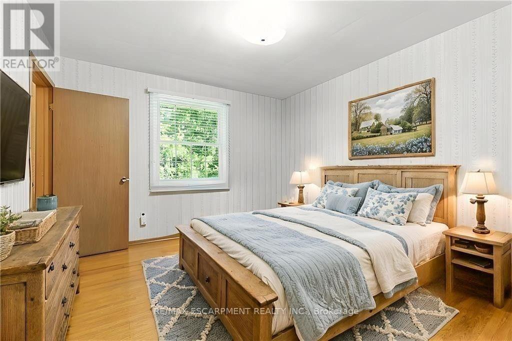 18 Jasper Drive, Hamilton, ON - Indoor Photo Showing Bedroom