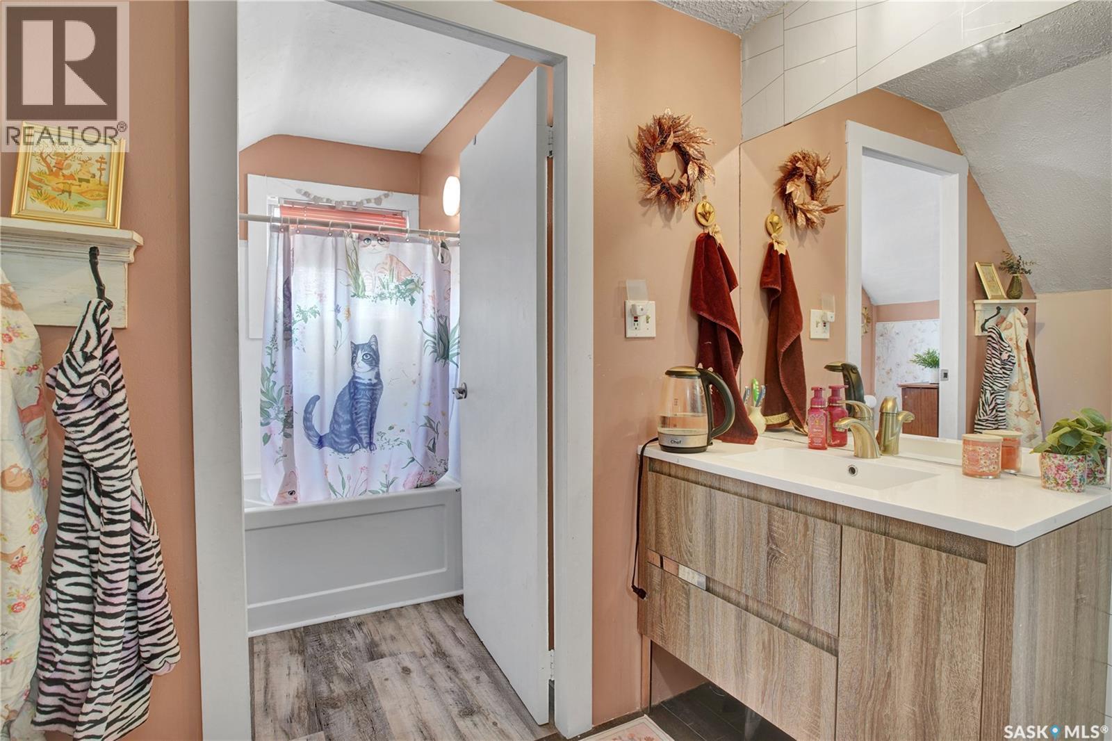 516 1St Street S, Waldheim, SK - Indoor Photo Showing Bathroom