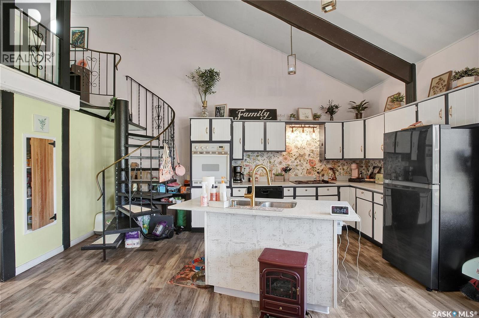516 1St Street S, Waldheim, SK - Indoor Photo Showing Kitchen
