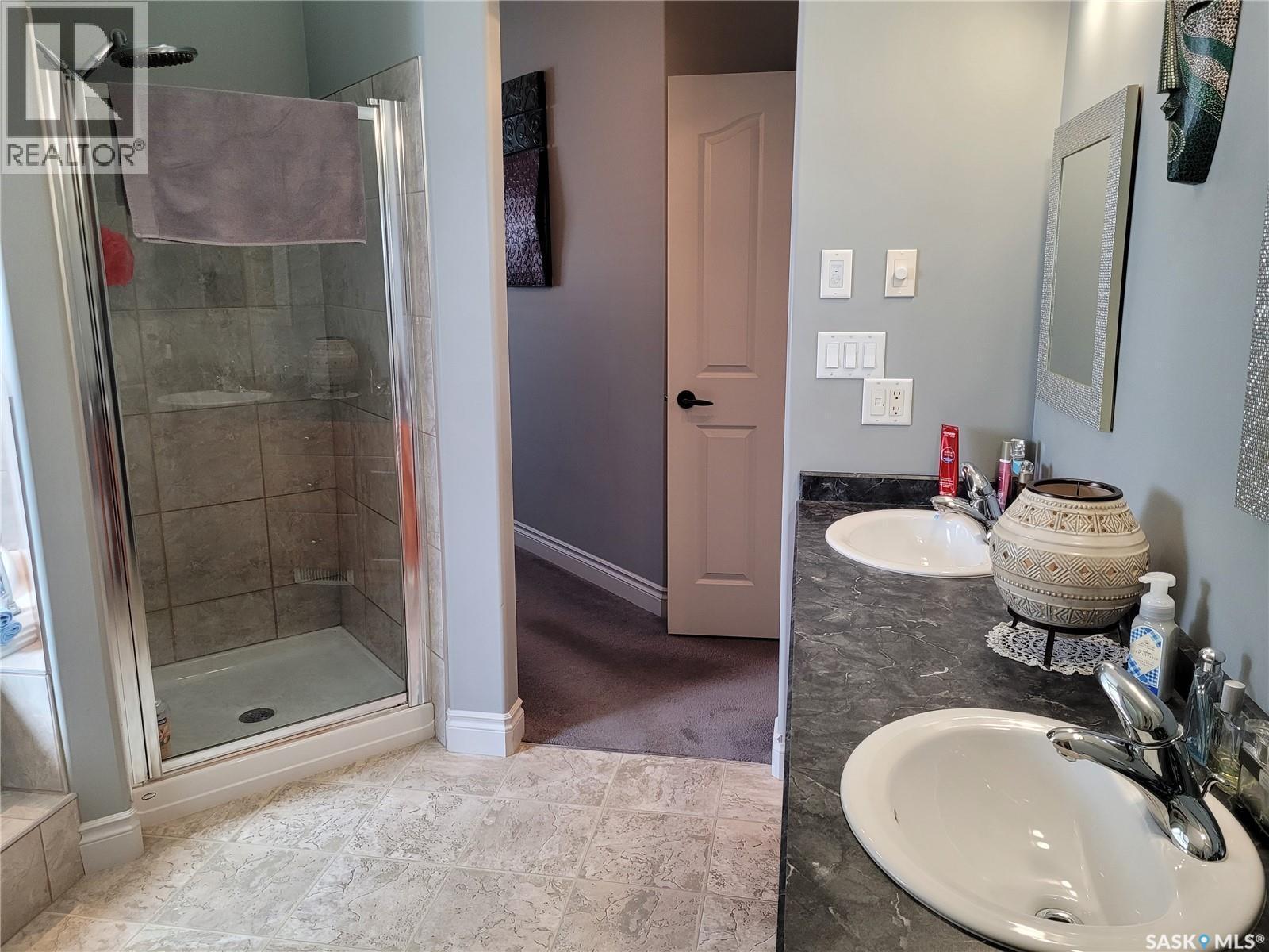 406 Bolton Place, Saskatoon, SK - Indoor Photo Showing Bathroom