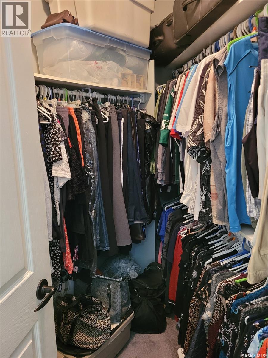 406 Bolton Place, Saskatoon, SK - Indoor With Storage