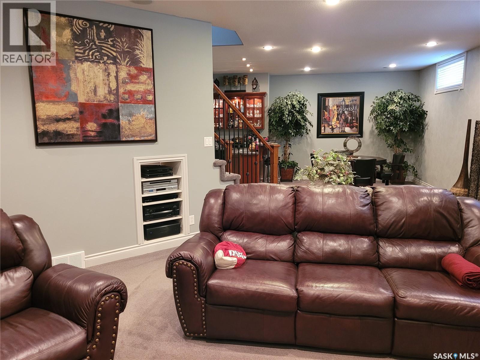 406 Bolton Place, Saskatoon, SK - Indoor Photo Showing Living Room