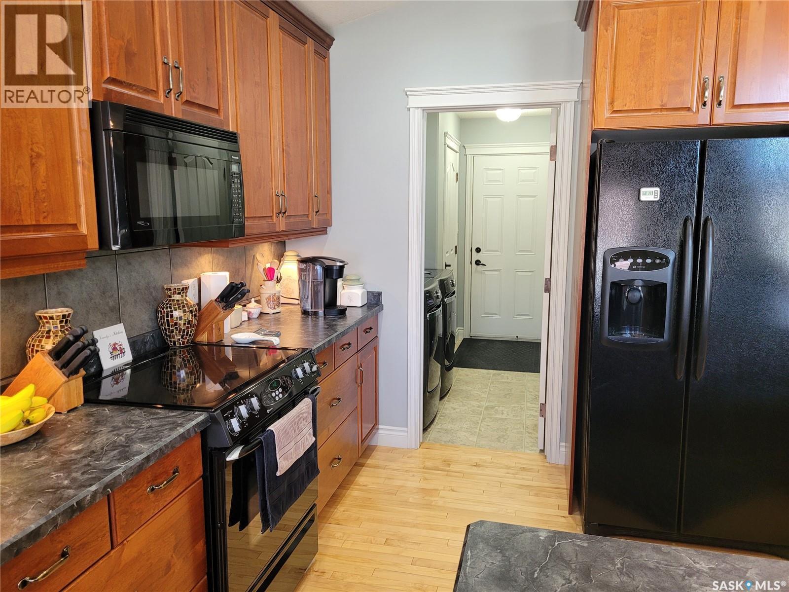 406 Bolton Place, Saskatoon, SK - Indoor Photo Showing Kitchen