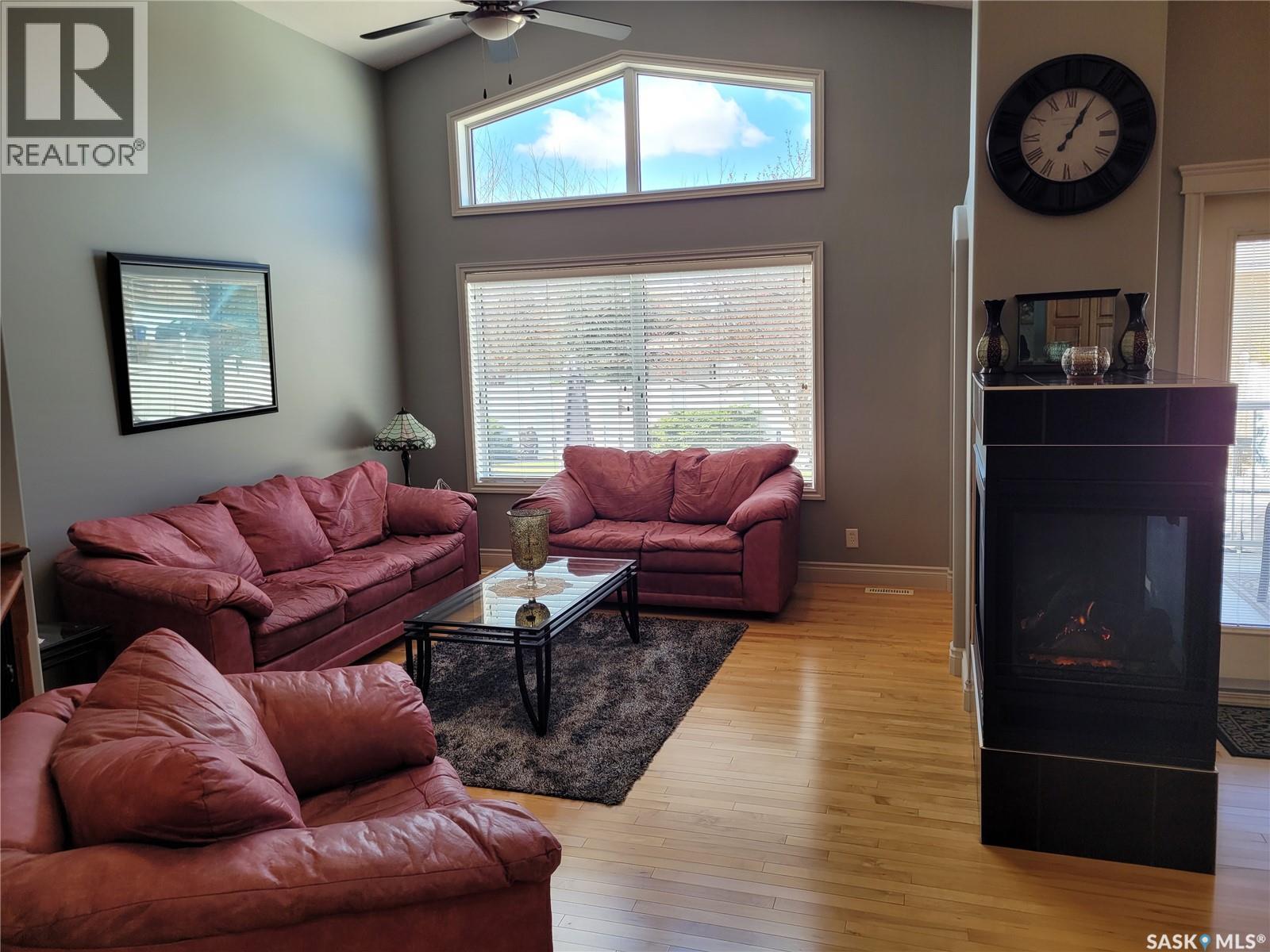 406 Bolton Place, Saskatoon, SK - Indoor Photo Showing Living Room With Fireplace
