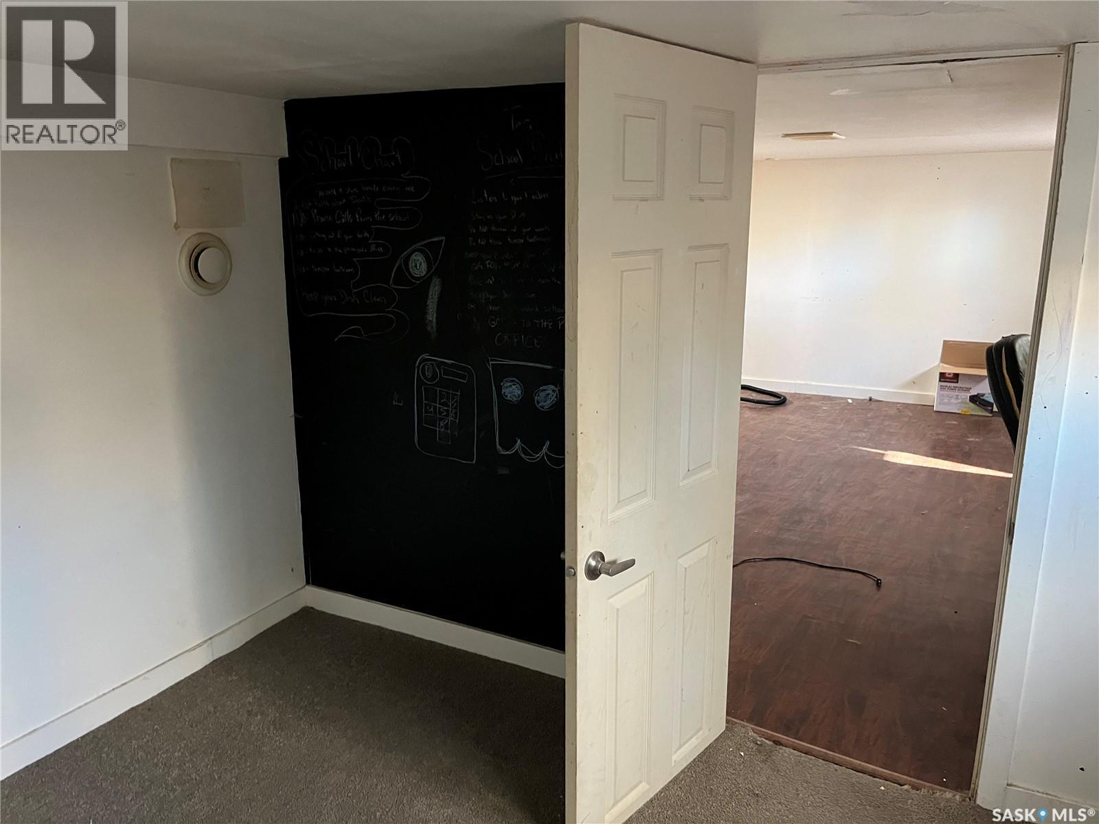 5009 8Th Avenue, Regina, SK - Indoor Photo Showing Other Room