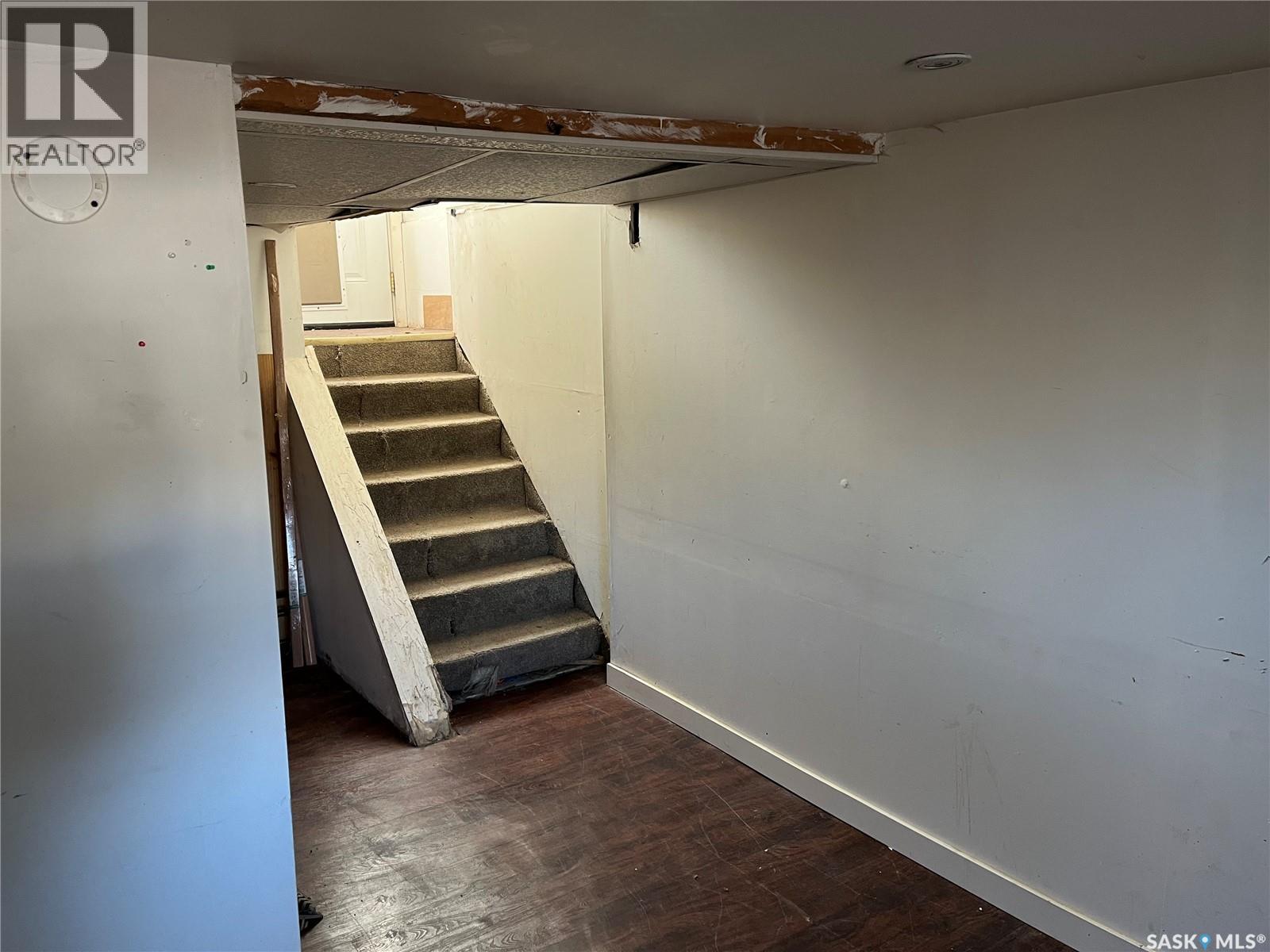 5009 8Th Avenue, Regina, SK - Indoor