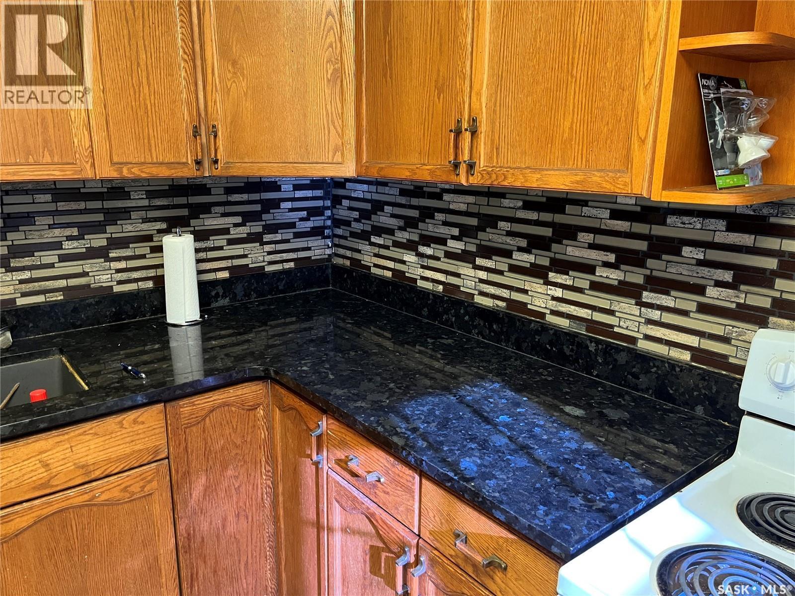 5009 8Th Avenue, Regina, SK - Indoor Photo Showing Kitchen