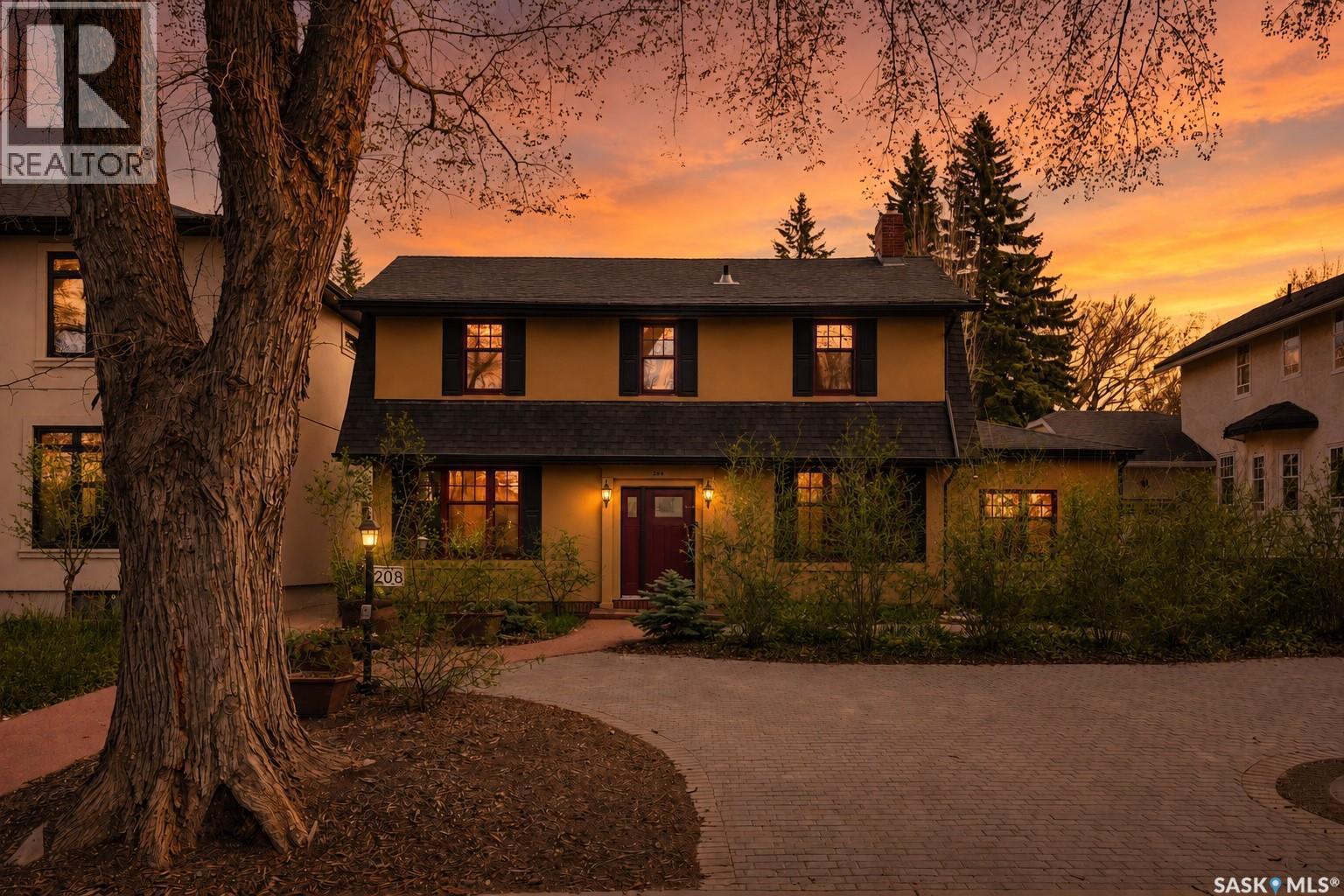208 Saskatchewan Crescent W, Saskatoon, SK - Outdoor