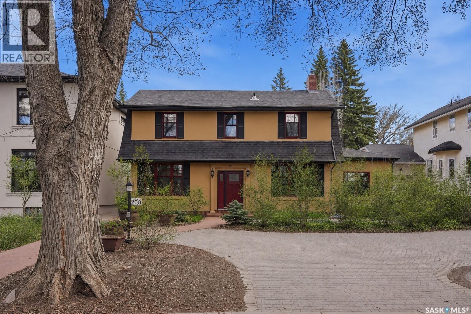 208 Saskatchewan Crescent W, Saskatoon, SK - Outdoor