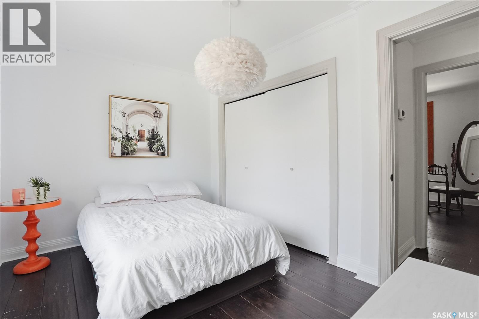 208 Saskatchewan Crescent W, Saskatoon, SK - Indoor Photo Showing Bedroom
