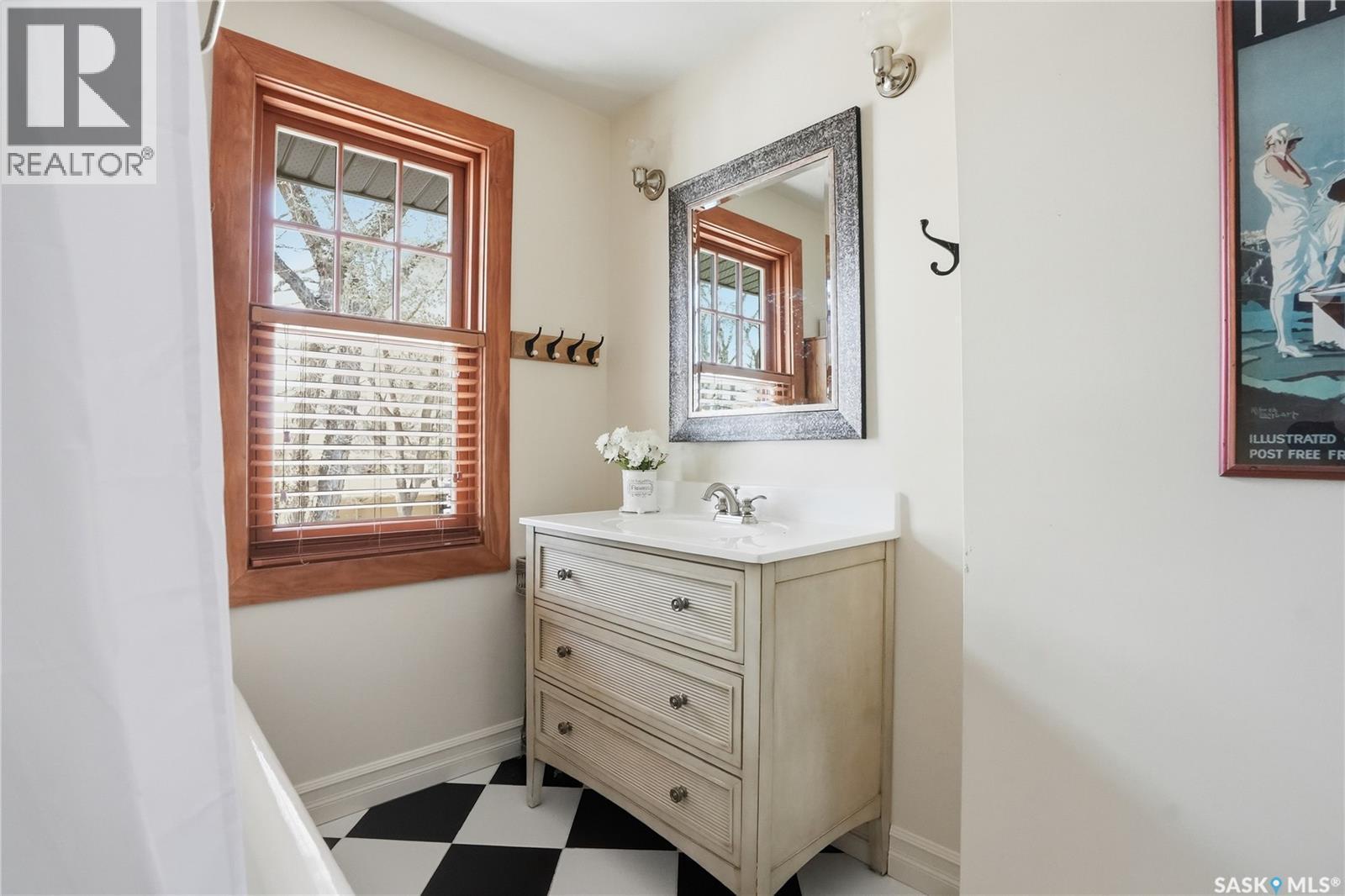 208 Saskatchewan Crescent W, Saskatoon, SK - Indoor