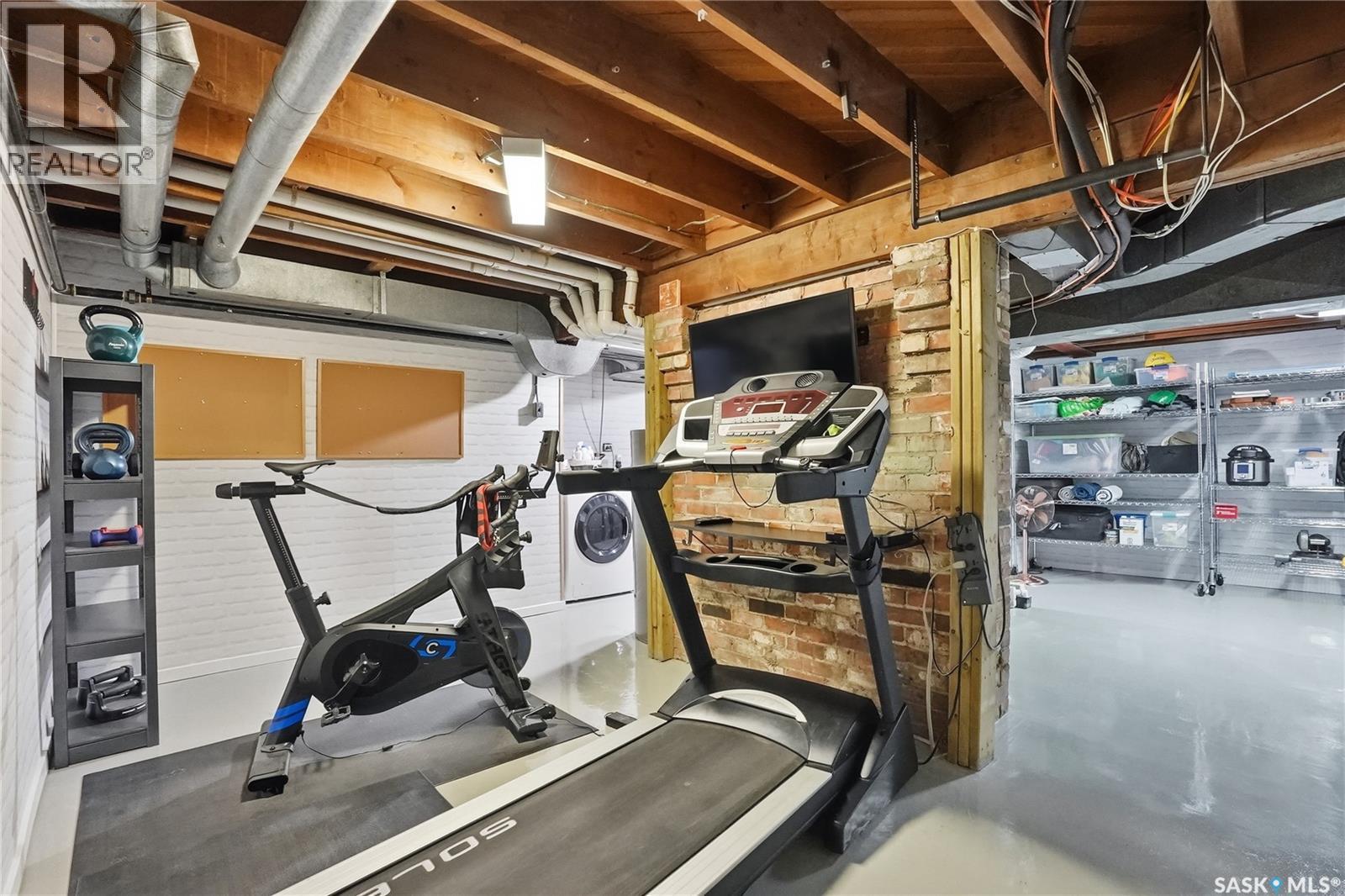 208 Saskatchewan Crescent W, Saskatoon, SK - Indoor Photo Showing Gym Room