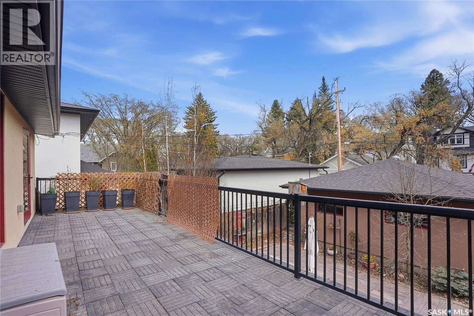 208 Saskatchewan Crescent W, Saskatoon, SK - Outdoor With Exterior