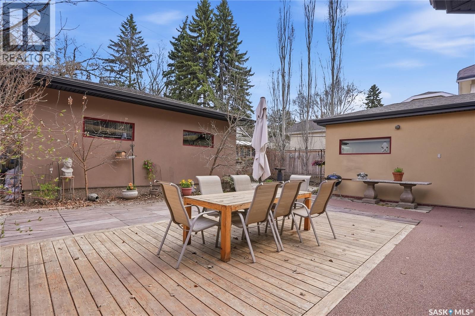 208 Saskatchewan Crescent W, Saskatoon, SK - Outdoor With Deck Patio Veranda