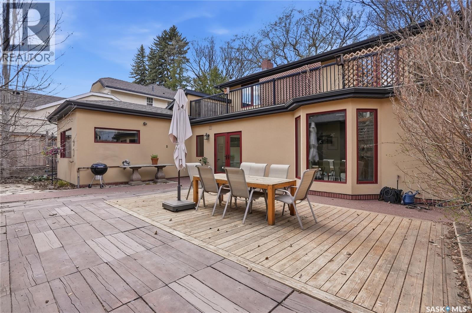 208 Saskatchewan Crescent W, Saskatoon, SK - Outdoor With Deck Patio Veranda
