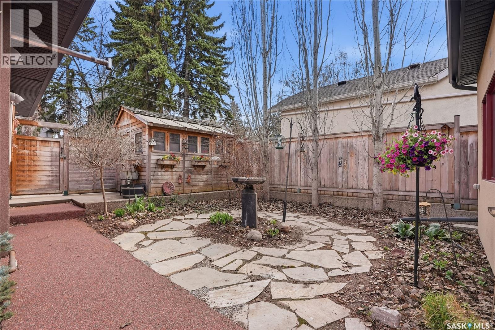 208 Saskatchewan Crescent W, Saskatoon, SK - Outdoor