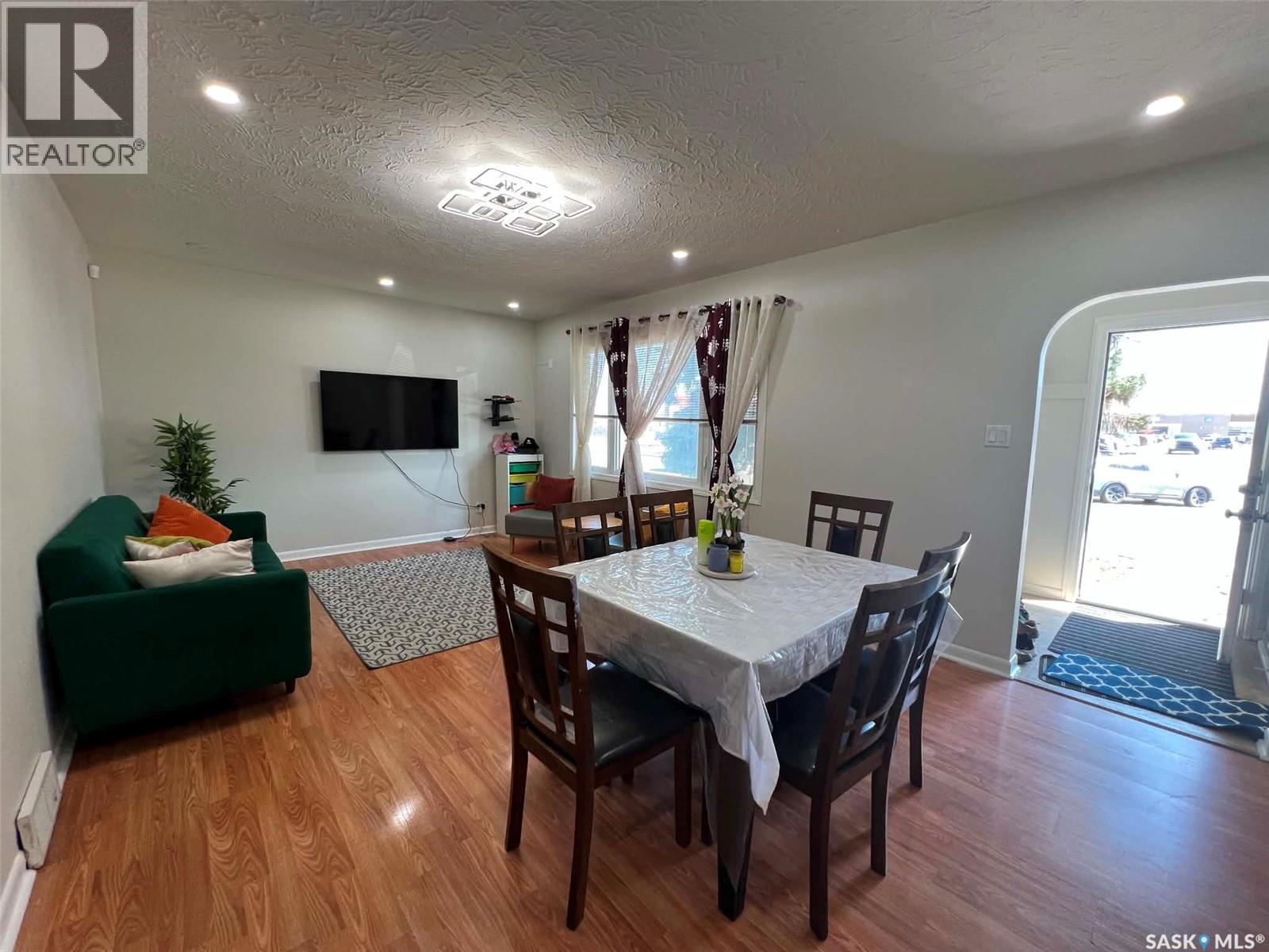 1116 Cumberland Avenue S, Saskatoon, SK - Indoor Photo Showing Dining Room