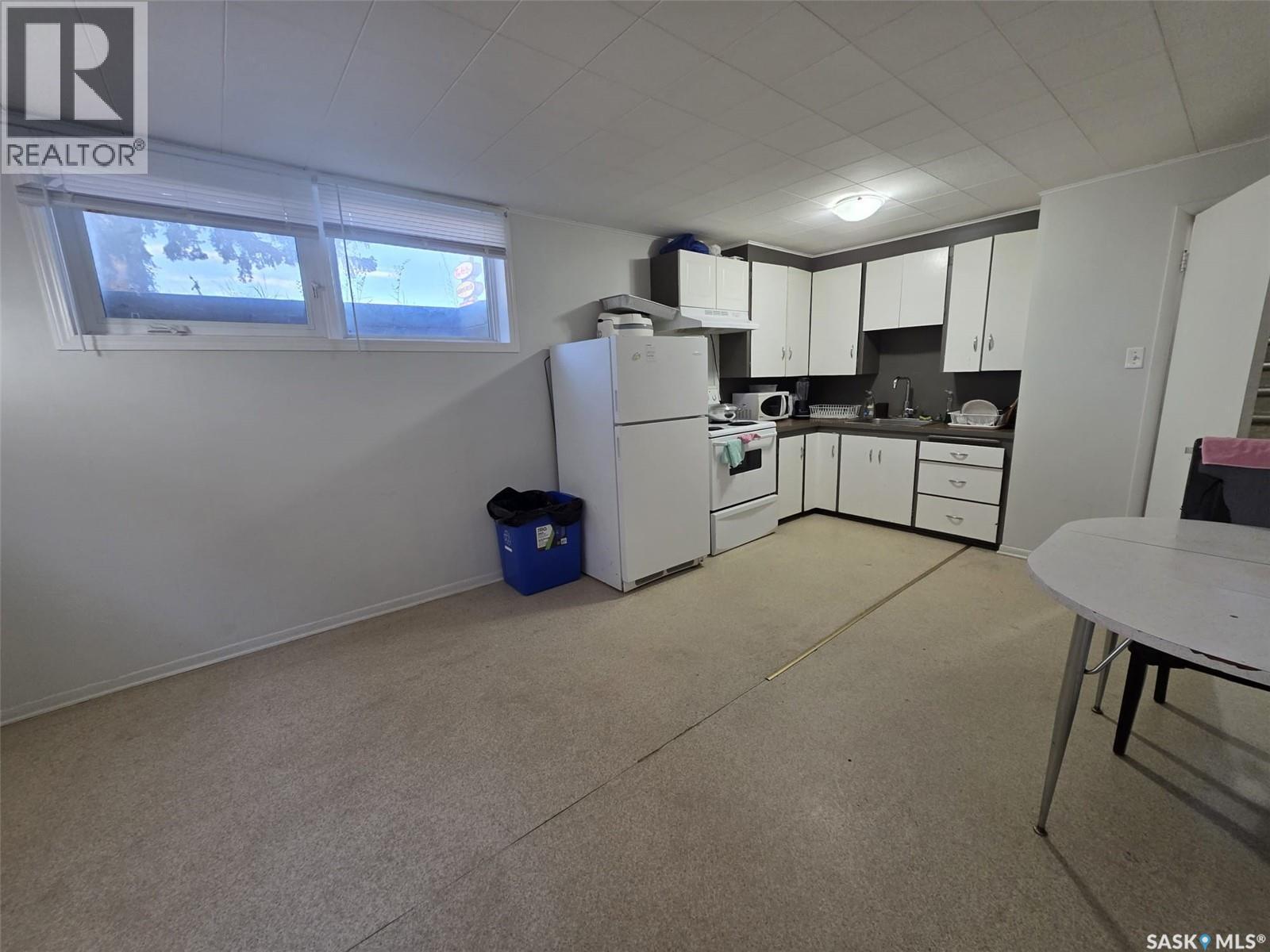 1116 Cumberland Avenue S, Saskatoon, SK - Indoor Photo Showing Kitchen