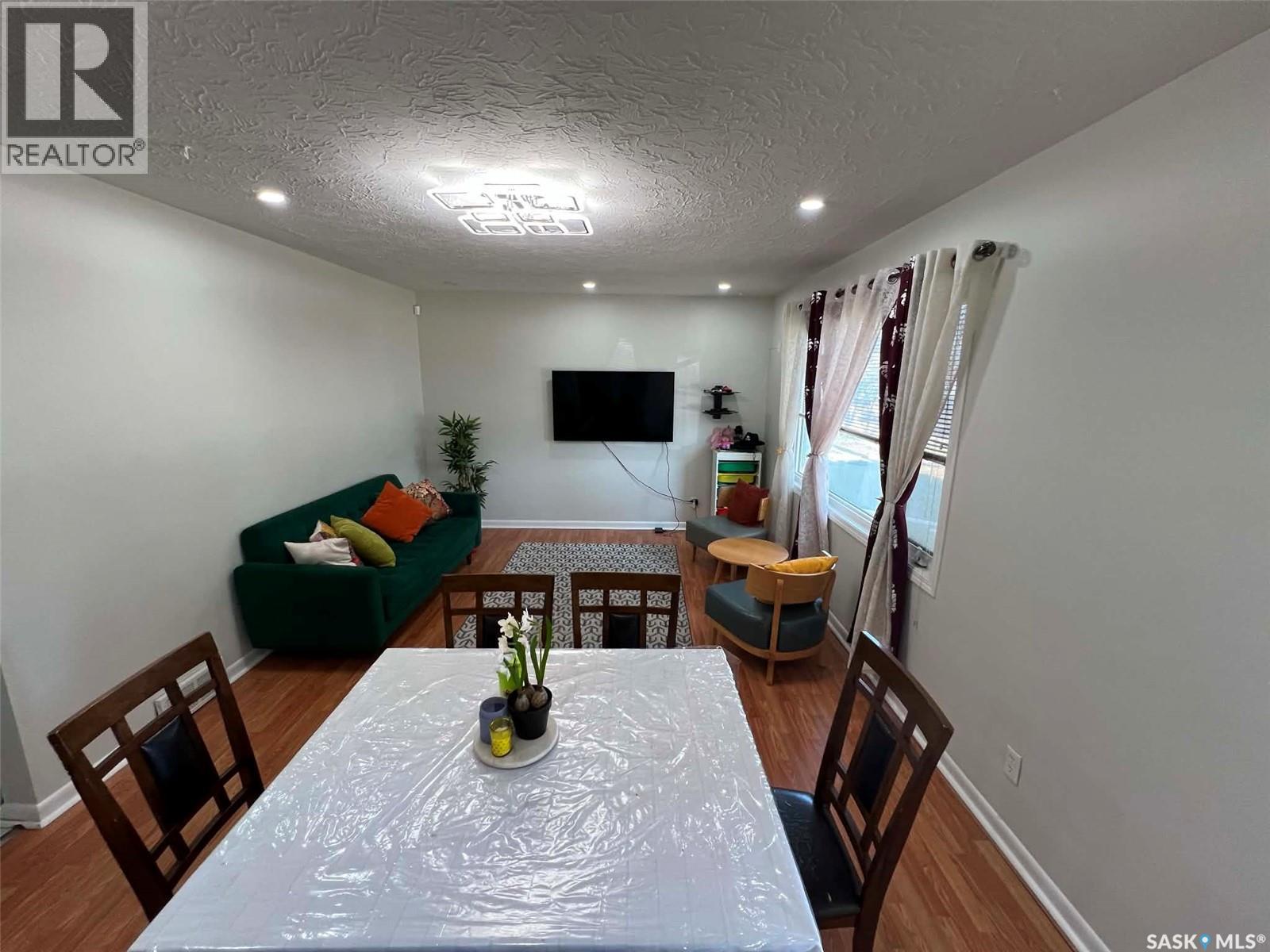 1116 Cumberland Avenue S, Saskatoon, SK - Indoor Photo Showing Dining Room