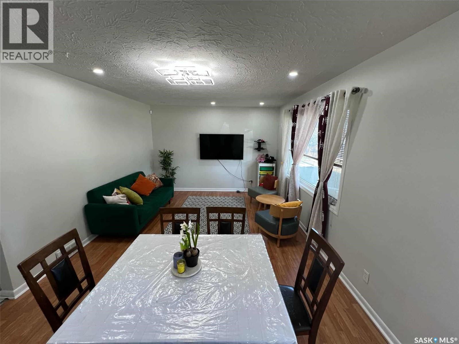 1116 Cumberland Avenue S, Saskatoon, SK - Indoor Photo Showing Dining Room