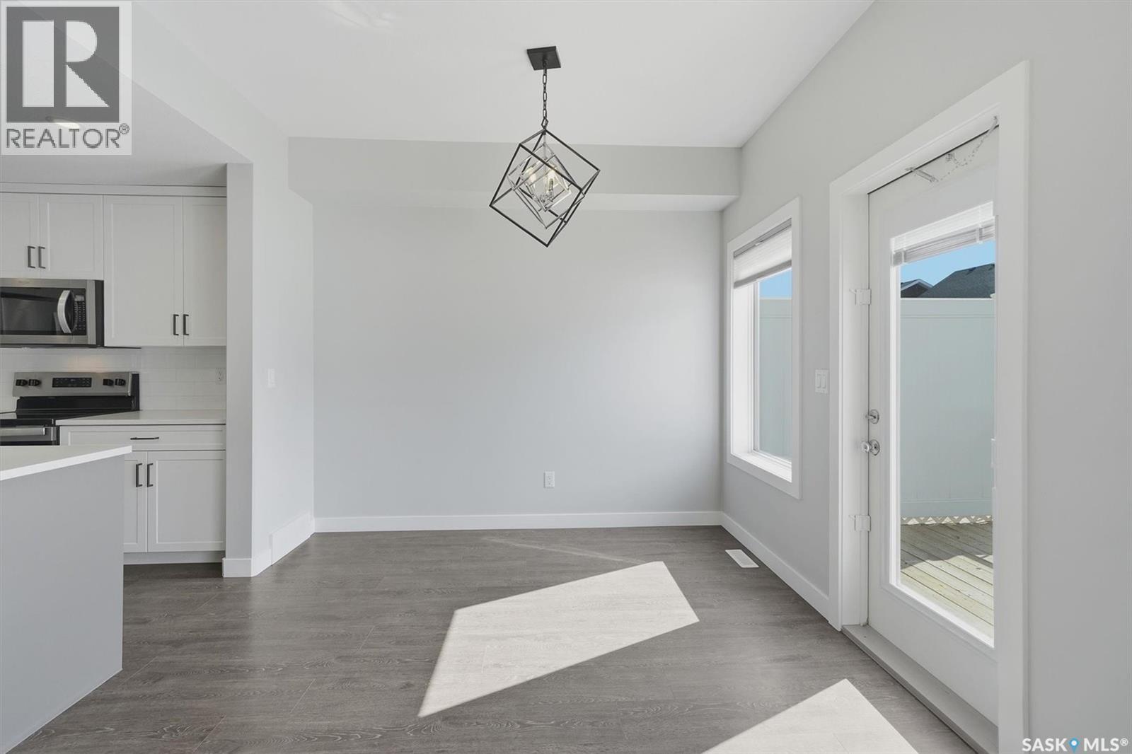 348 Brighton Gate, Saskatoon, SK - Indoor Photo Showing Kitchen