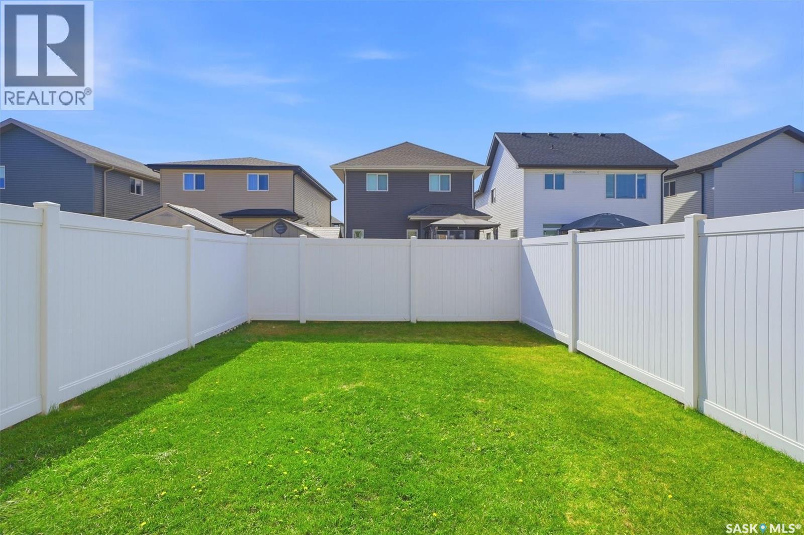 348 Brighton Gate, Saskatoon, SK - Outdoor