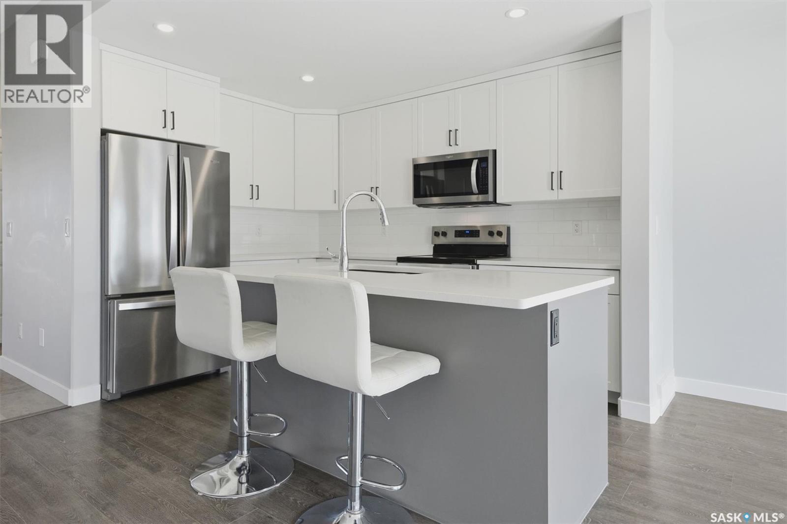 348 Brighton Gate, Saskatoon, SK - Indoor Photo Showing Kitchen With Upgraded Kitchen