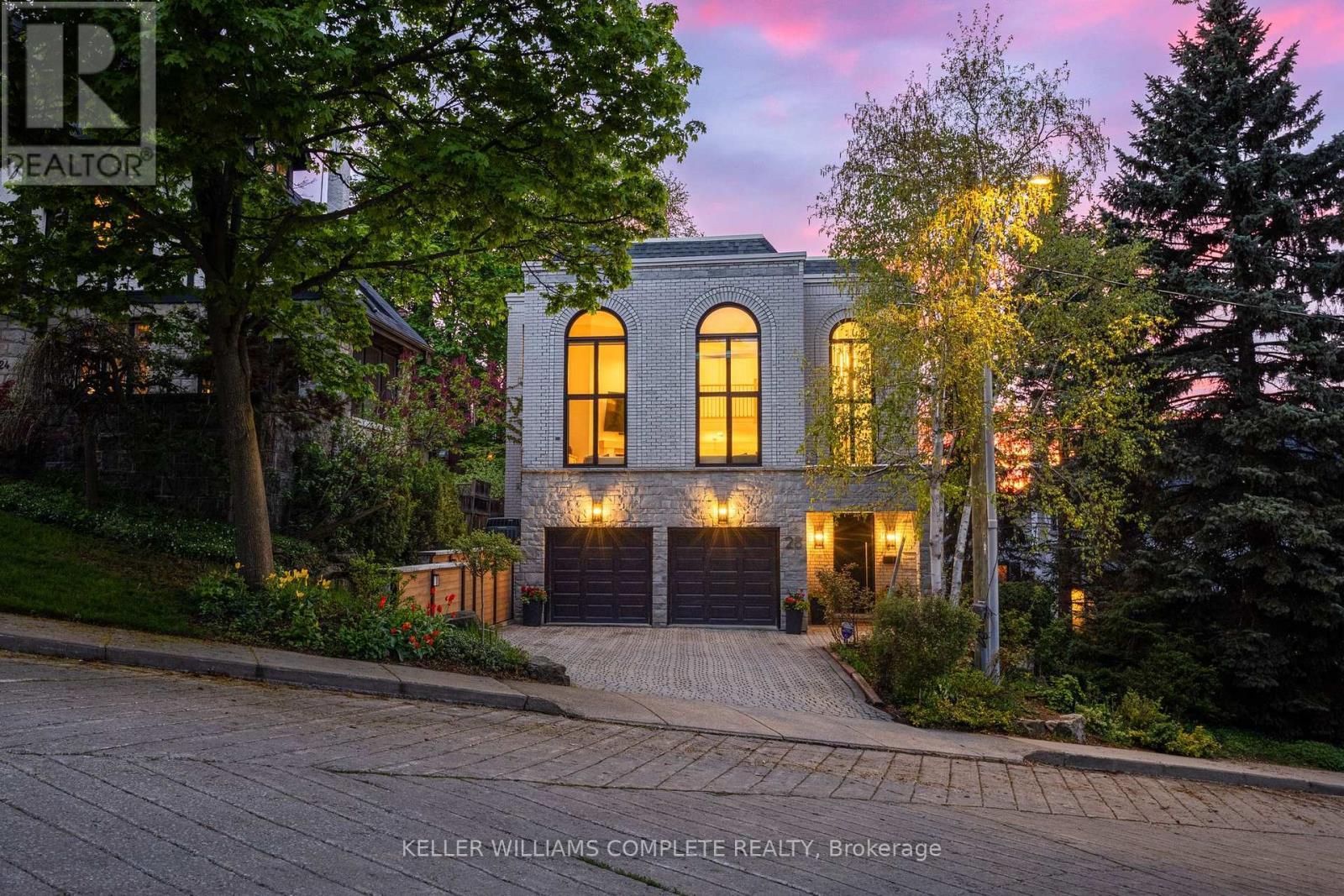 28 Undercliffe Avenue, Hamilton, ON - Outdoor