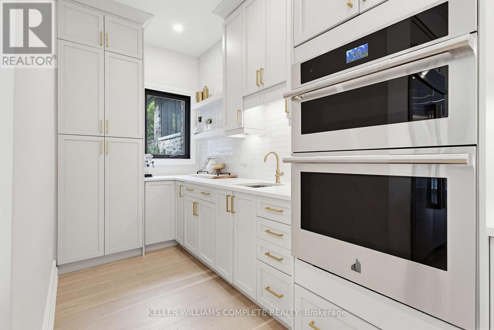 28 Undercliffe Avenue, Hamilton, ON - Indoor Photo Showing Kitchen
