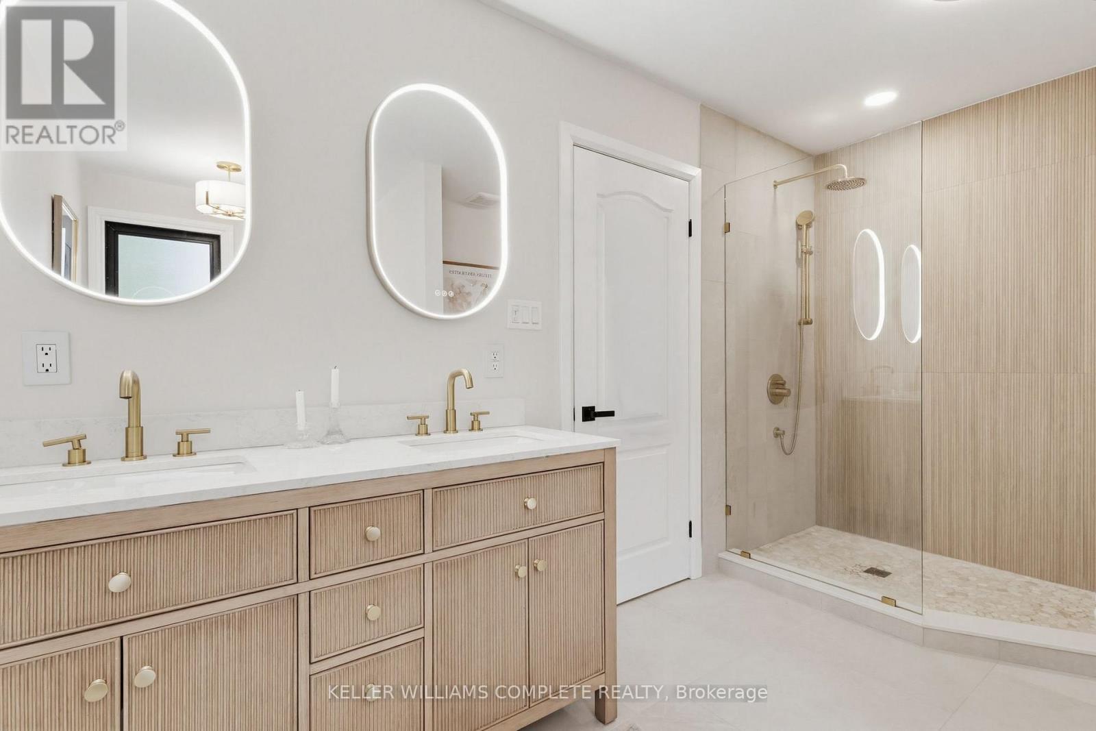 28 Undercliffe Avenue, Hamilton, ON - Indoor Photo Showing Bathroom
