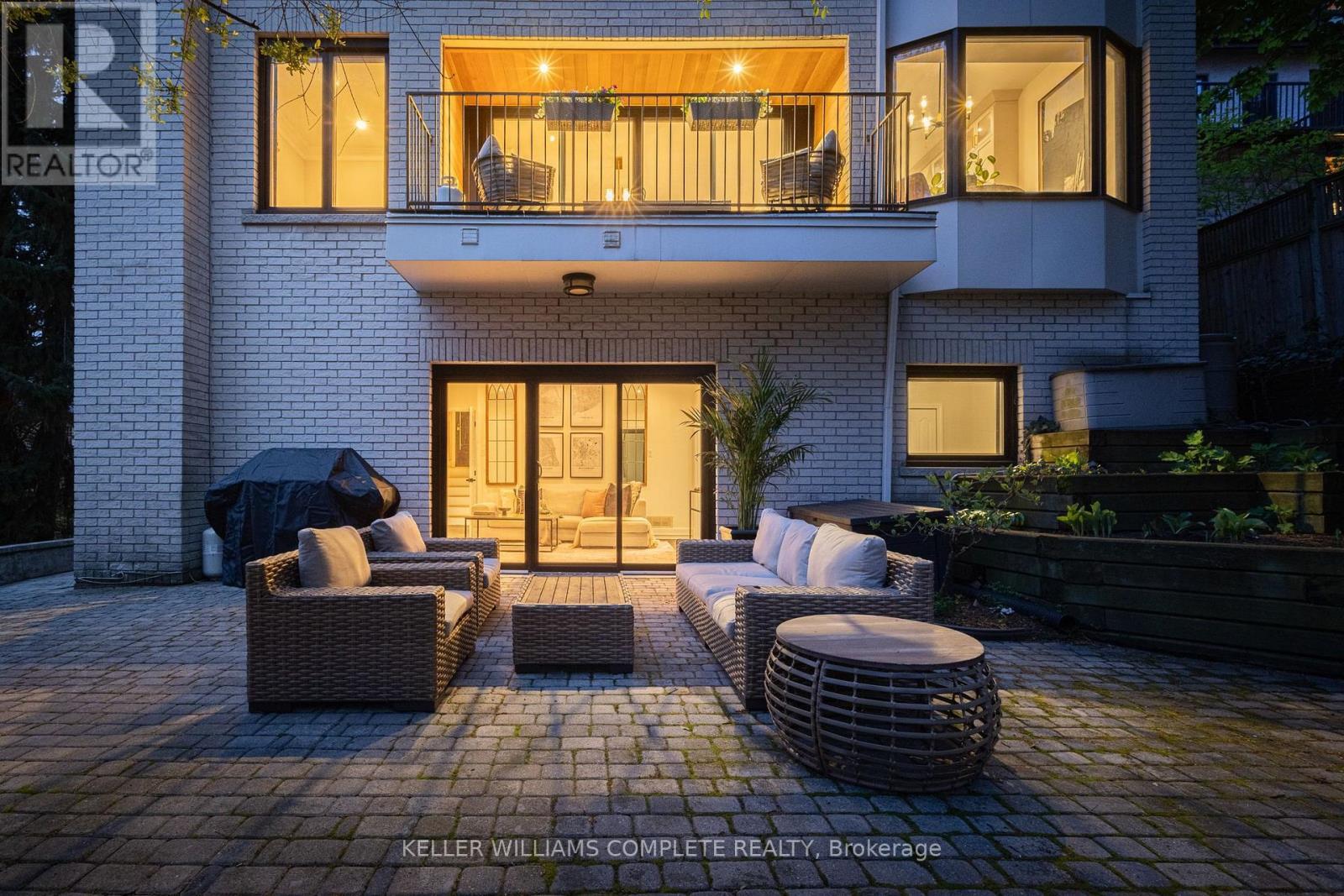 28 Undercliffe Avenue, Hamilton, ON - Outdoor With Balcony With Deck Patio Veranda