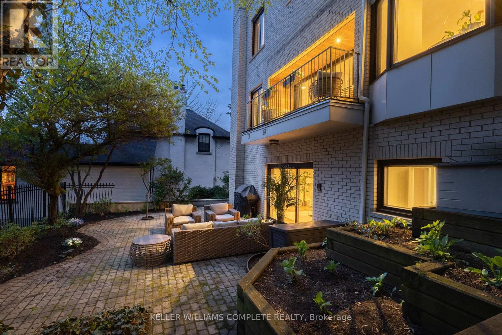 28 Undercliffe Avenue, Hamilton, ON - Outdoor With Exterior