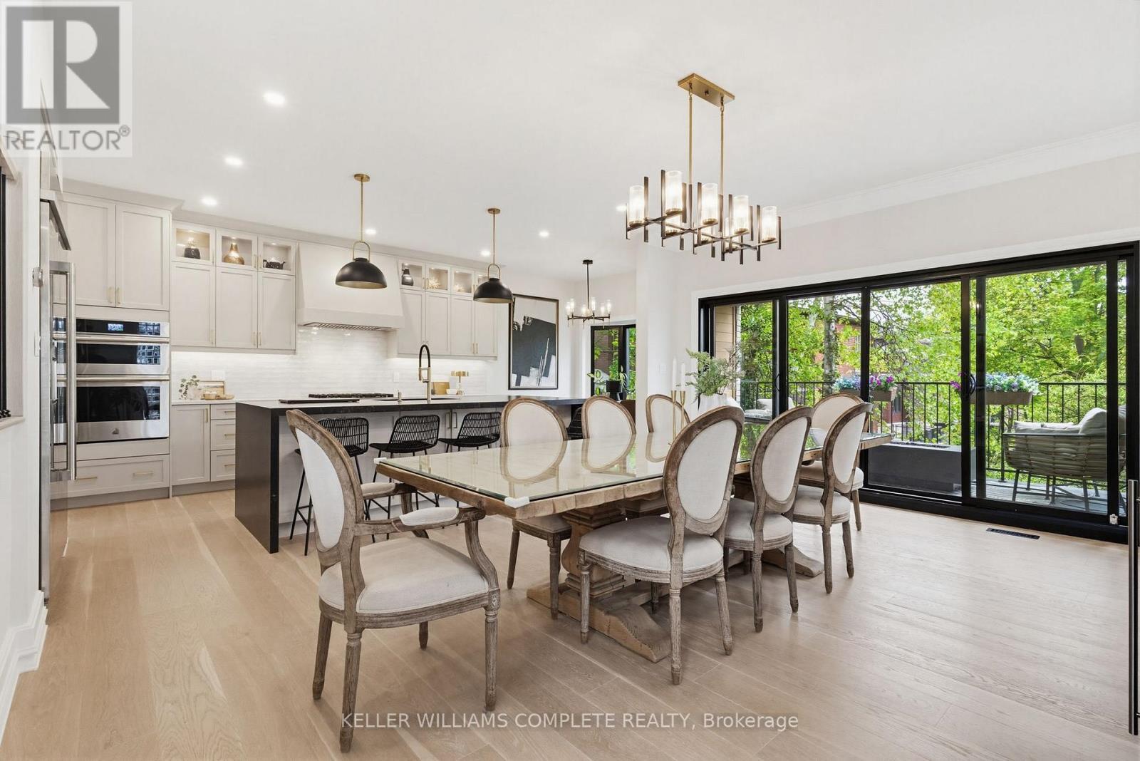 28 Undercliffe Avenue, Hamilton, ON - Indoor Photo Showing Dining Room