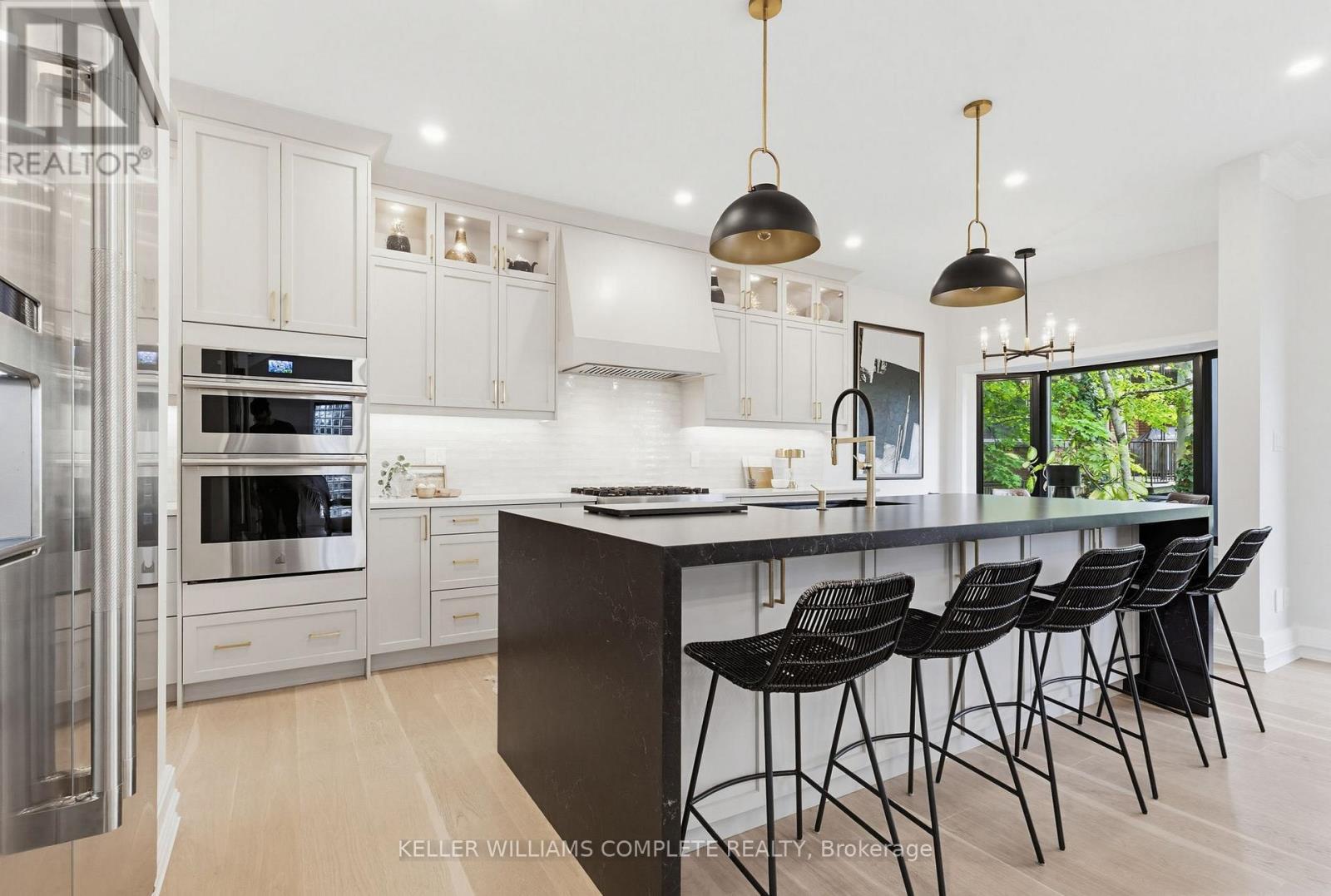 28 Undercliffe Avenue, Hamilton, ON - Indoor Photo Showing Kitchen With Upgraded Kitchen