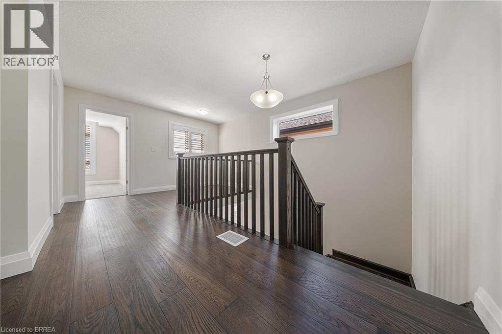 32 Arlington Parkway, Paris, ON - Indoor Photo Showing Other Room