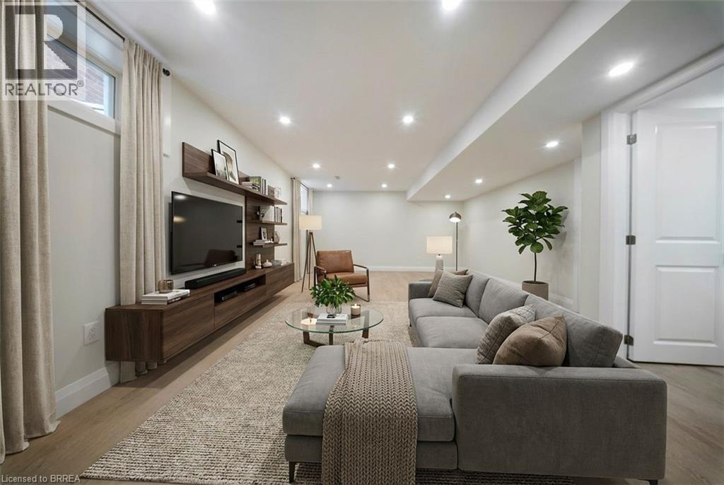 32 Arlington Parkway, Paris, ON - Indoor Photo Showing Living Room