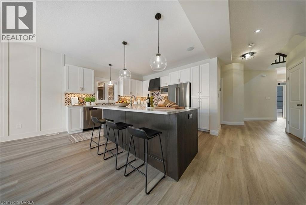 32 Arlington Parkway, Paris, ON - Indoor Photo Showing Kitchen With Upgraded Kitchen