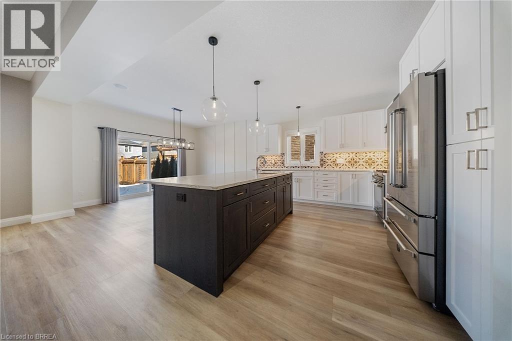 32 Arlington Parkway, Paris, ON - Indoor Photo Showing Kitchen With Upgraded Kitchen