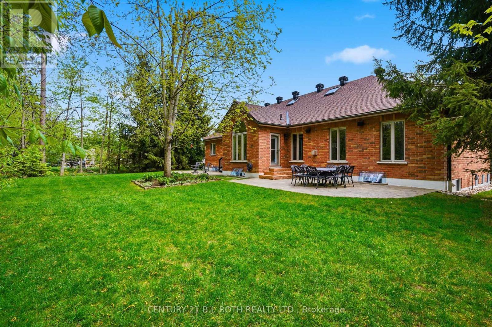 6 Lloyd Cook Drive E, Springwater, ON - Outdoor