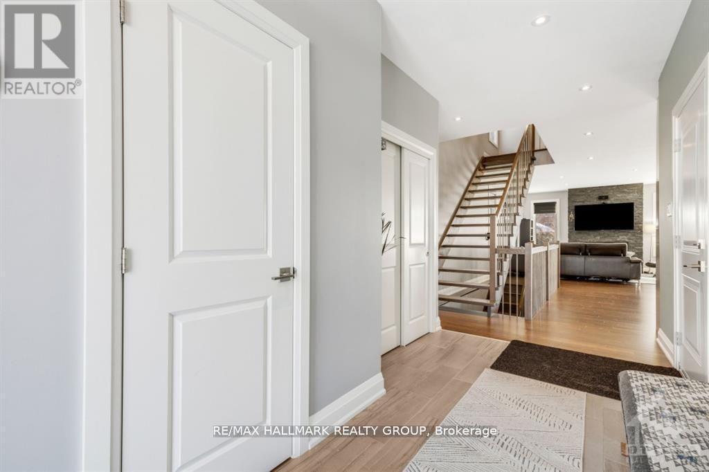 Great site lines from the foyer. - 250 Richardson Avenue, Ottawa, ON - Indoor Photo Showing Other Room